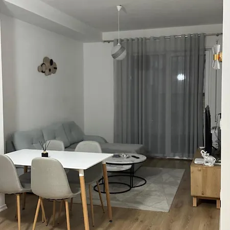Bright & Roomy Τίρανα