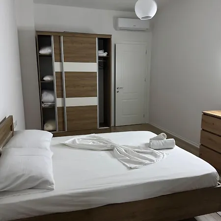 Bright & Roomy