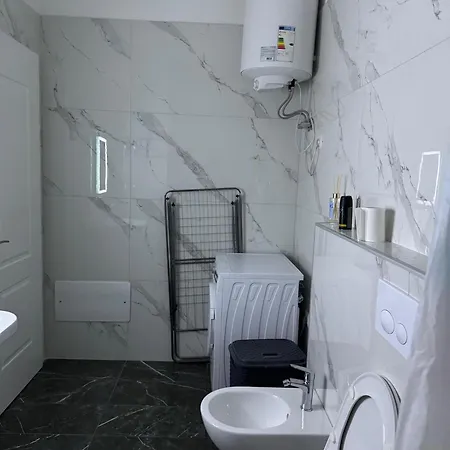 Bright & Roomy *