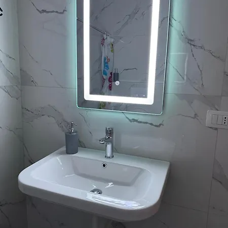 Bright & Roomy