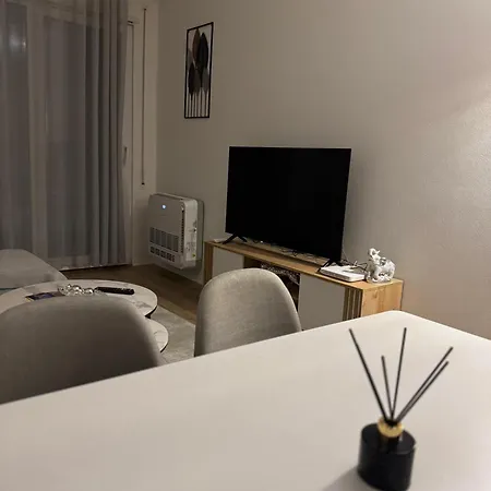 Apartment Bright & Roomy *